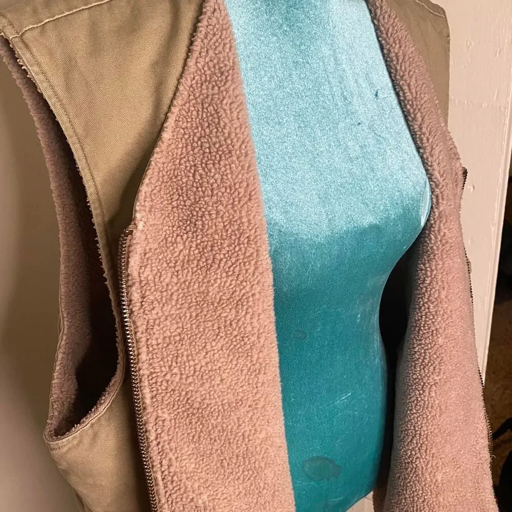 Woolrich Men's Cream and Tan vest - Picture 5 of 7